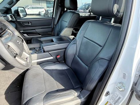 Used 2024 Toyota Sequoia Platinum AWD/4WD image 5