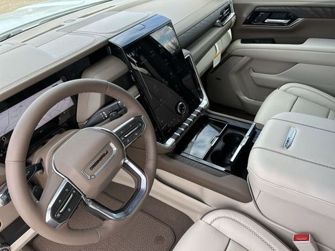 New 2026 GMC Yukon XL Denali w/ Sun & Power Step Package image 10