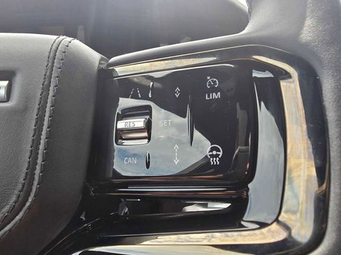 New 2025 Land Rover Range Rover Velar Dynamic SE image 31