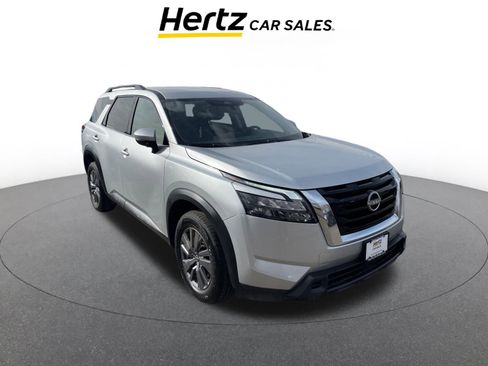 Used 2025 Nissan Pathfinder SV image 1