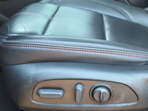 Used 2023 Chevrolet Traverse RS FWD image 17
