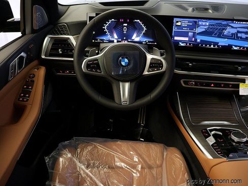 Used 2027 BMW X7 xDrive40i w/ M Sport Package AWD/4WD image 16