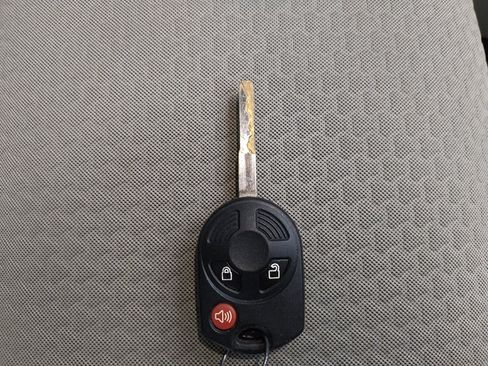 Used 2017 Ford Escape SE w/ Equipment Group 201A AWD/4WD image 32