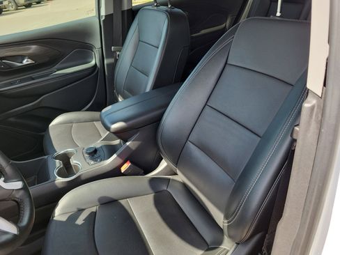 Used 2024 GMC Terrain SLT image 15