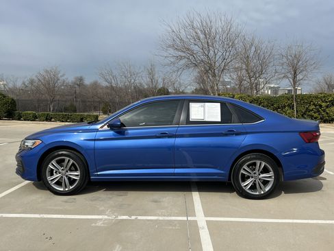 Used 2022 Volkswagen Jetta SE image 4