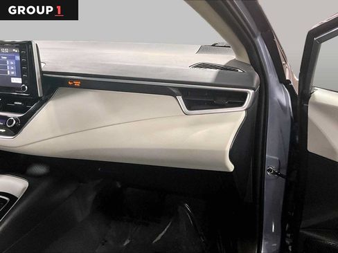 Used 2021 Toyota Corolla LE FWD image 19