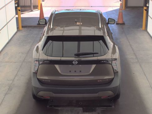 Used 2025 Nissan Kicks SR AWD/4WD image 17