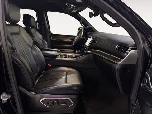 Used 2024 Jeep Wagoneer L Series II image 19