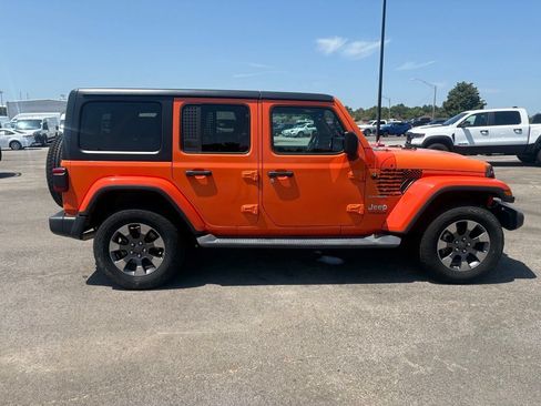 Used 2018 Jeep Wrangler Unlimited Sahara AWD/4WD image 9