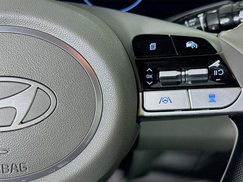 Used 2025 Hyundai Elantra SEL image 14