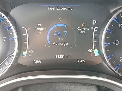 Used 2024 Chrysler Pacifica Touring-L FWD image 12