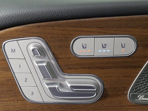 Used 2024 Mercedes-Benz GLS 450 4MATIC w/ AMG Line Exterior image 26