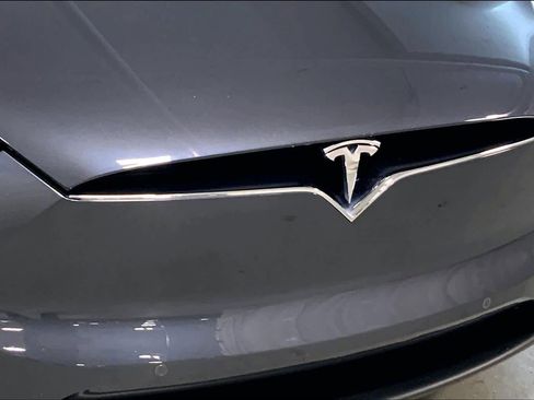 Used 2018 Tesla Model X 75D image 32