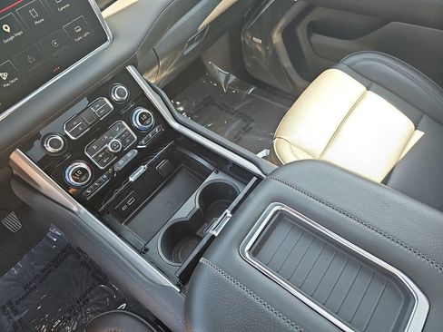 Certified 2024 GMC Yukon XL Denali AWD/4WD image 28