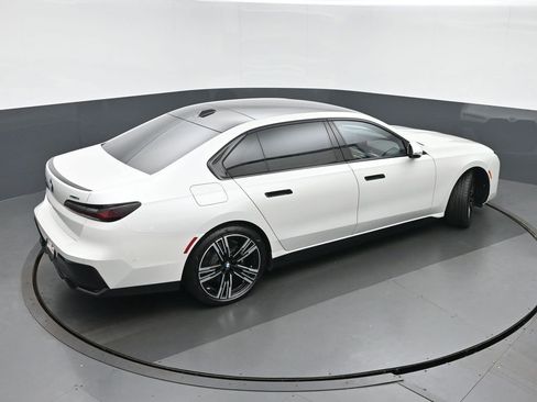 Used 2023 BMW i7 xDrive60 AWD/4WD image 37
