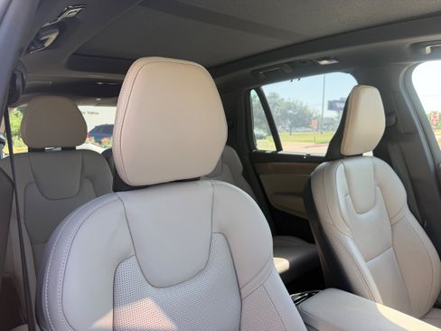 Certified 2026 Volvo XC90 T8 Ultra w/ Protection Package AWD/4WD image 11