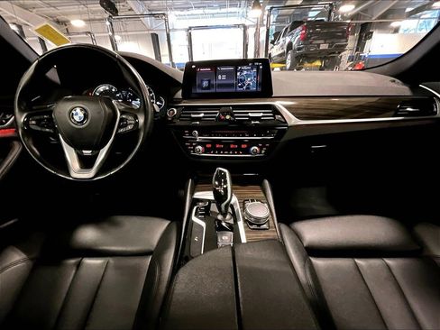 Used 2019 BMW 530i xDrive w/ Convenience Package AWD/4WD image 21