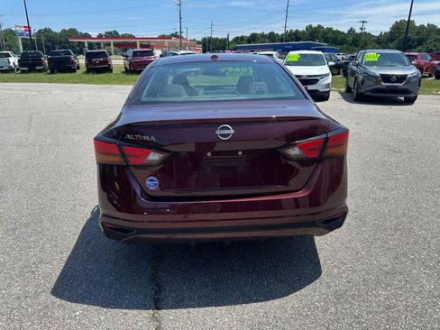Used 2025 Nissan Altima 2.5 SV FWD image 4