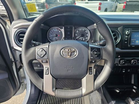 Used 2019 Toyota Tacoma SR5 RWD image 12