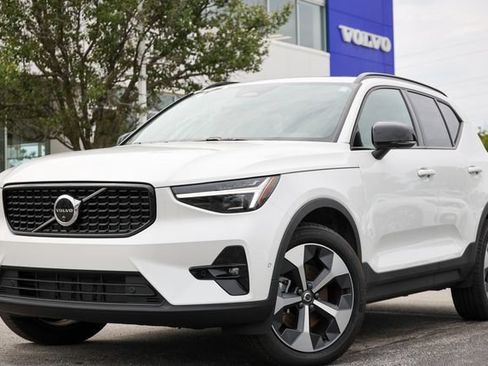 Certified 2026 Volvo XC40 B5 Plus AWD/4WD image 1