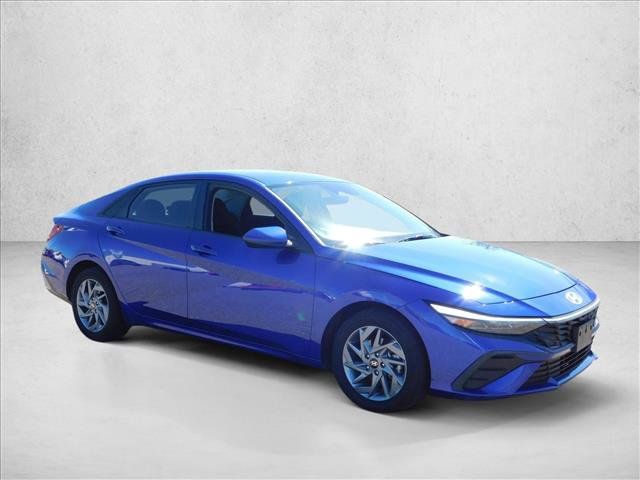 Used 2024 Hyundai Elantra SEL FWD image 6