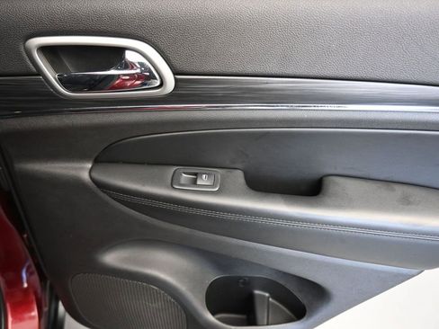 Used 2019 Jeep Grand Cherokee Limited image 37