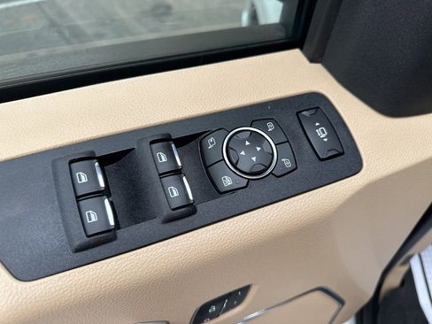 Used 2019 Ford F250 Lariat w/ Lariat Value Package image 11