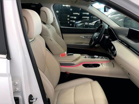 Used 2023 Genesis GV70 2.5T w/ Advanced Package image 7