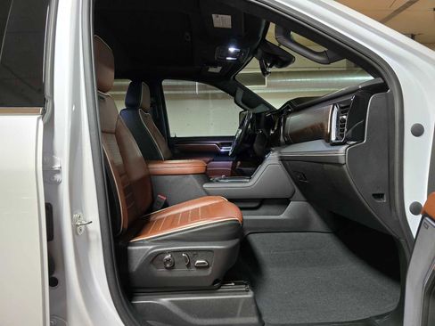 Used 2024 GMC Sierra 2500 Denali Ultimate image 10