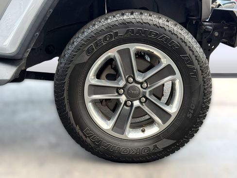 Used 2020 Jeep Wrangler Unlimited Sahara AWD/4WD image 13