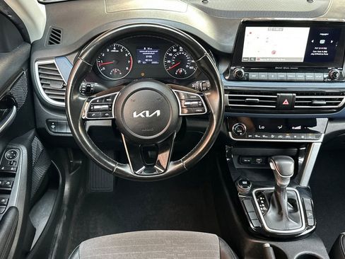 Used 2023 Kia Seltos S w/ Navigation Package FWD image 19
