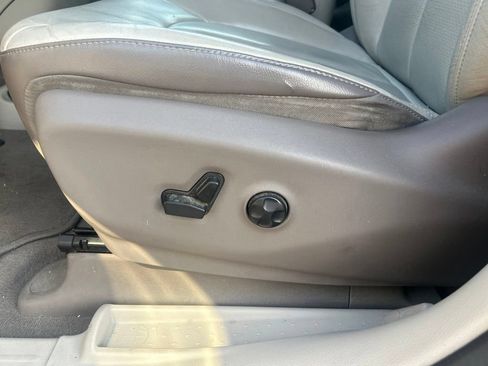 Used 2017 Chrysler Pacifica Touring-L Plus FWD image 9