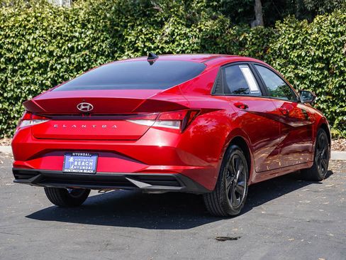 Used 2022 Hyundai Elantra SEL w/ Convenience Package FWD image 6
