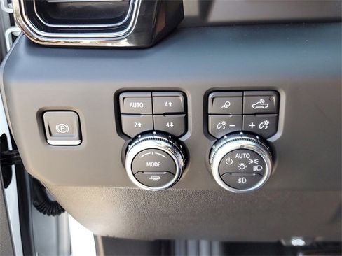 Used 2024 GMC Sierra 2500 AT4 w/ AT4 Premium Plus Package image 21