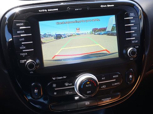 Used 2016 Kia Soul ! w/ Premium Package FWD image 19