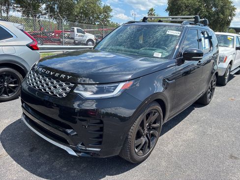 Used 2024 Land Rover Discovery Metropolitan Edition AWD/4WD image 1