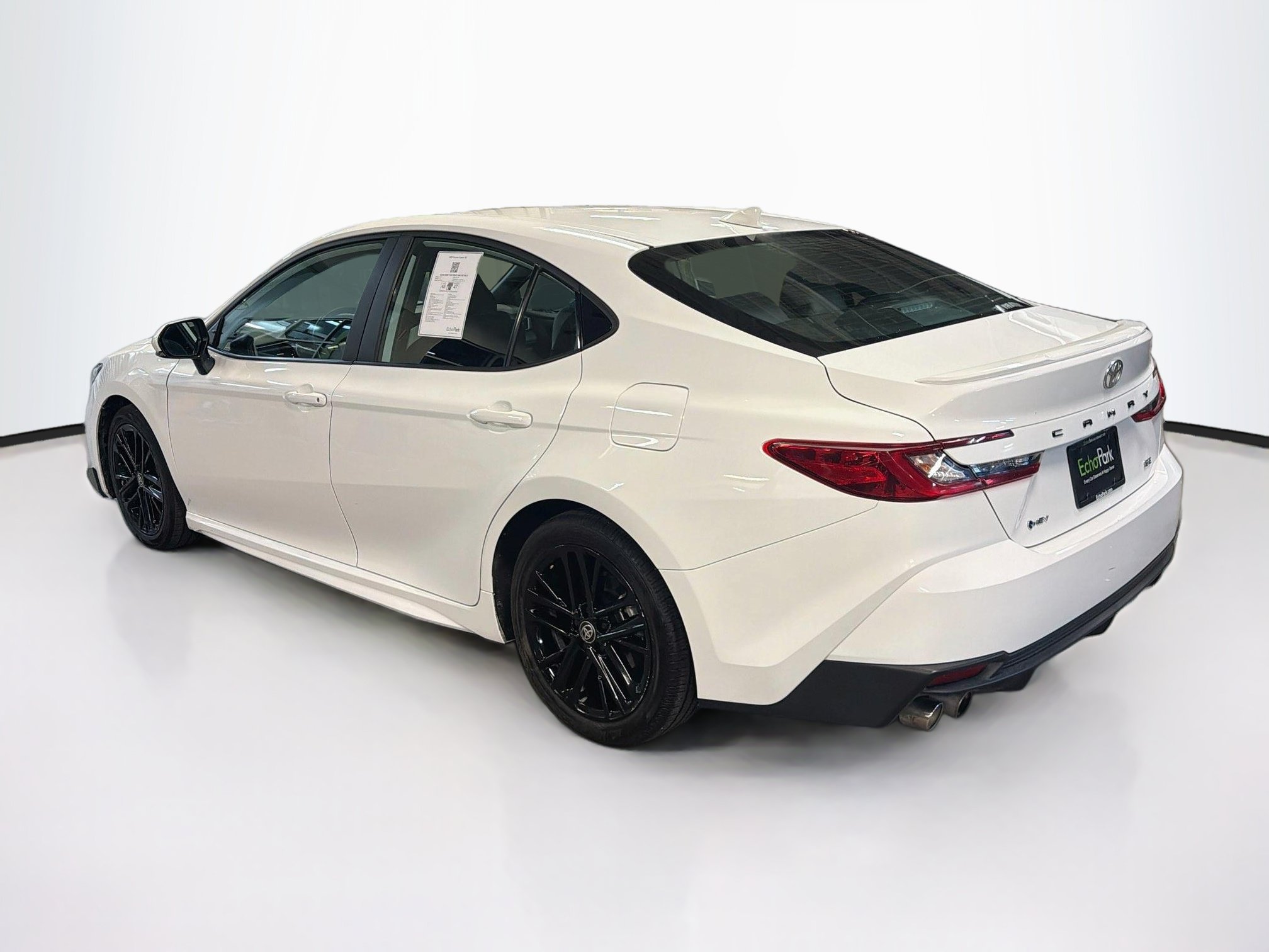 Used 2025 Toyota Camry SE FWD image 5