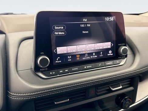 Used 2023 Nissan Rogue SV image 14