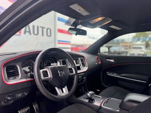 Used 2013 Dodge Charger SE image 28