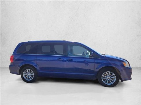 Used 2020 Dodge Grand Caravan SXT image 4