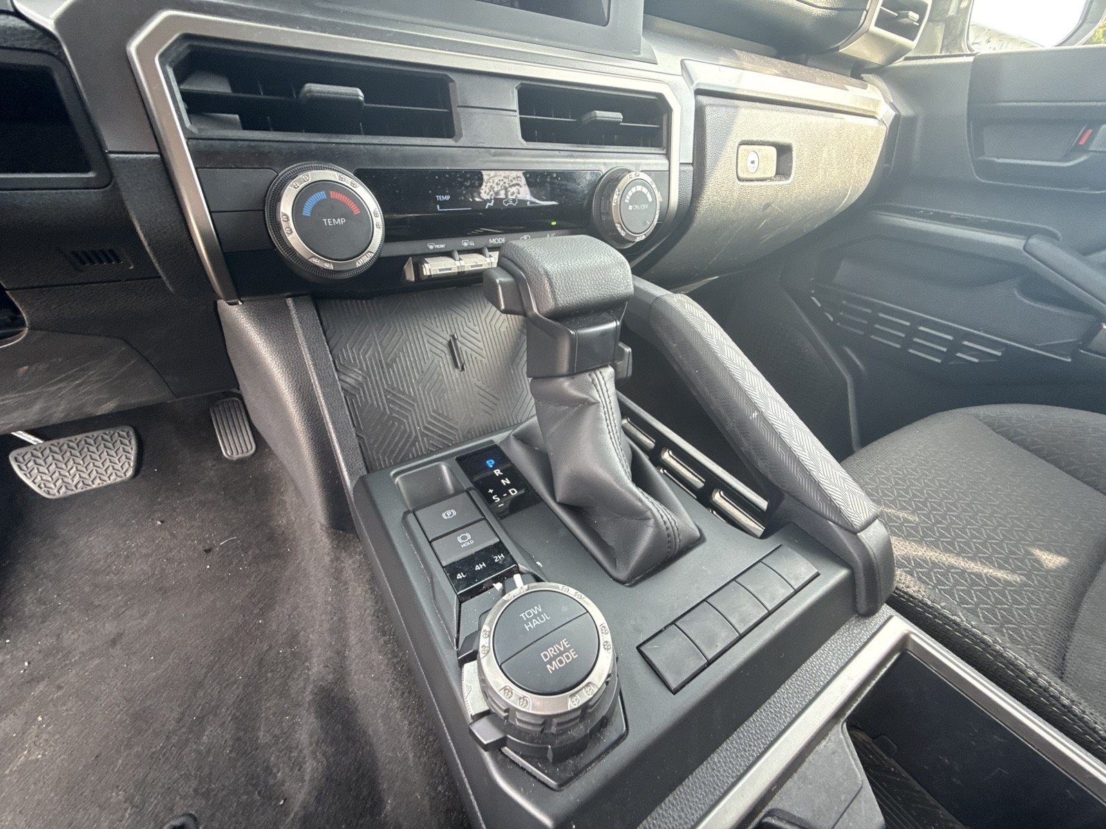 Used 2025 Toyota 4Runner SR5 AWD/4WD image 15
