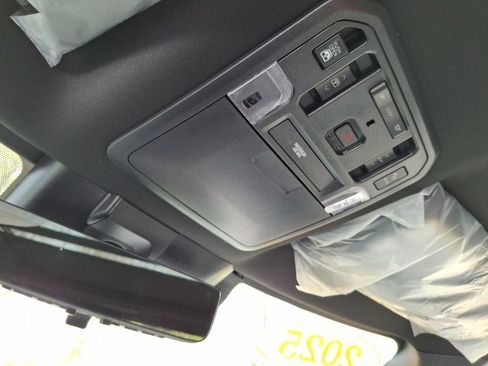 Used 2025 Toyota Tundra Platinum AWD/4WD image 15