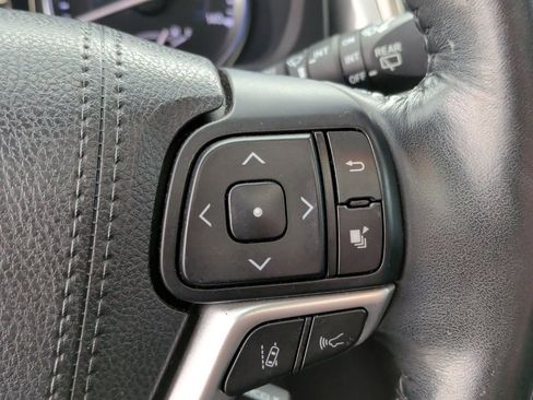 Used 2018 Toyota Highlander SE image 19