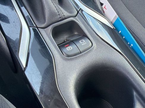 Used 2022 Toyota Corolla LE FWD image 19