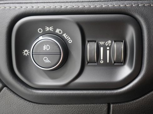 Used 2023 RAM 1500 Limited AWD/4WD image 35