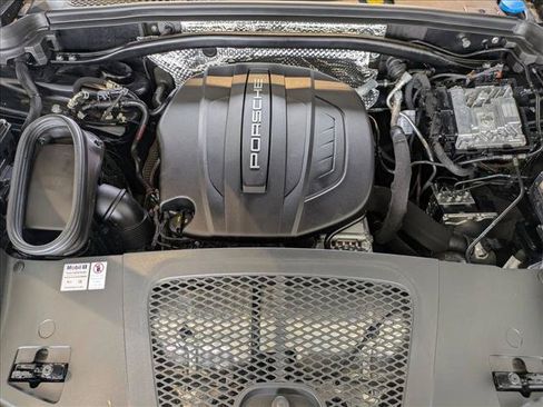 Used 2020 Porsche Macan AWD/4WD image 24