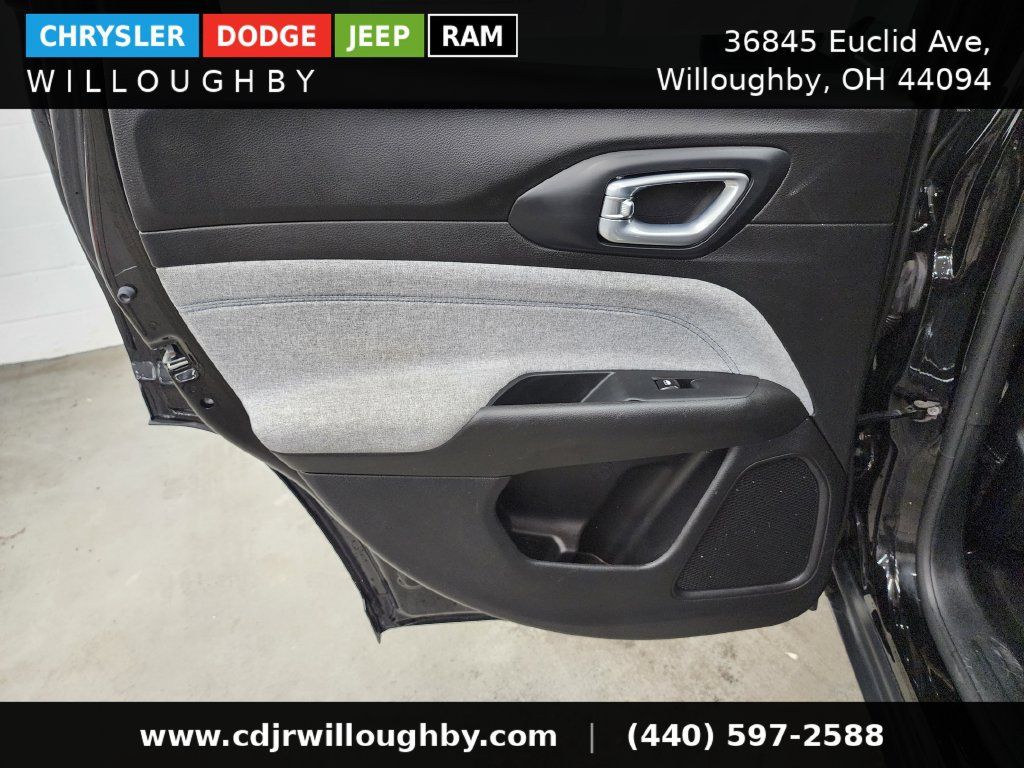 Used 2024 Jeep Compass Latitude AWD/4WD image 24