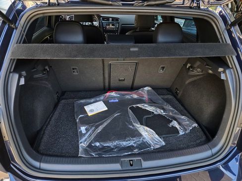 Used 2017 Volkswagen GTI SE FWD image 25