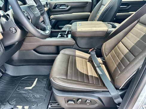 New 2026 GMC Yukon Denali Ultimate w/ LPO, Floor Liner Package AWD/4WD image 24