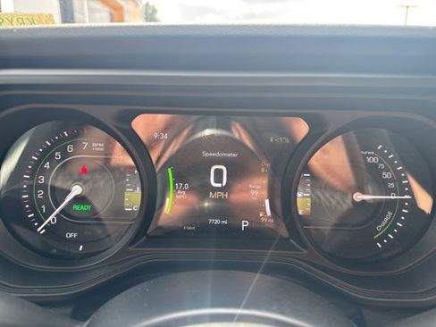 Used 2025 Jeep Wrangler Unlimited Sahara w/ Safety Group image 12